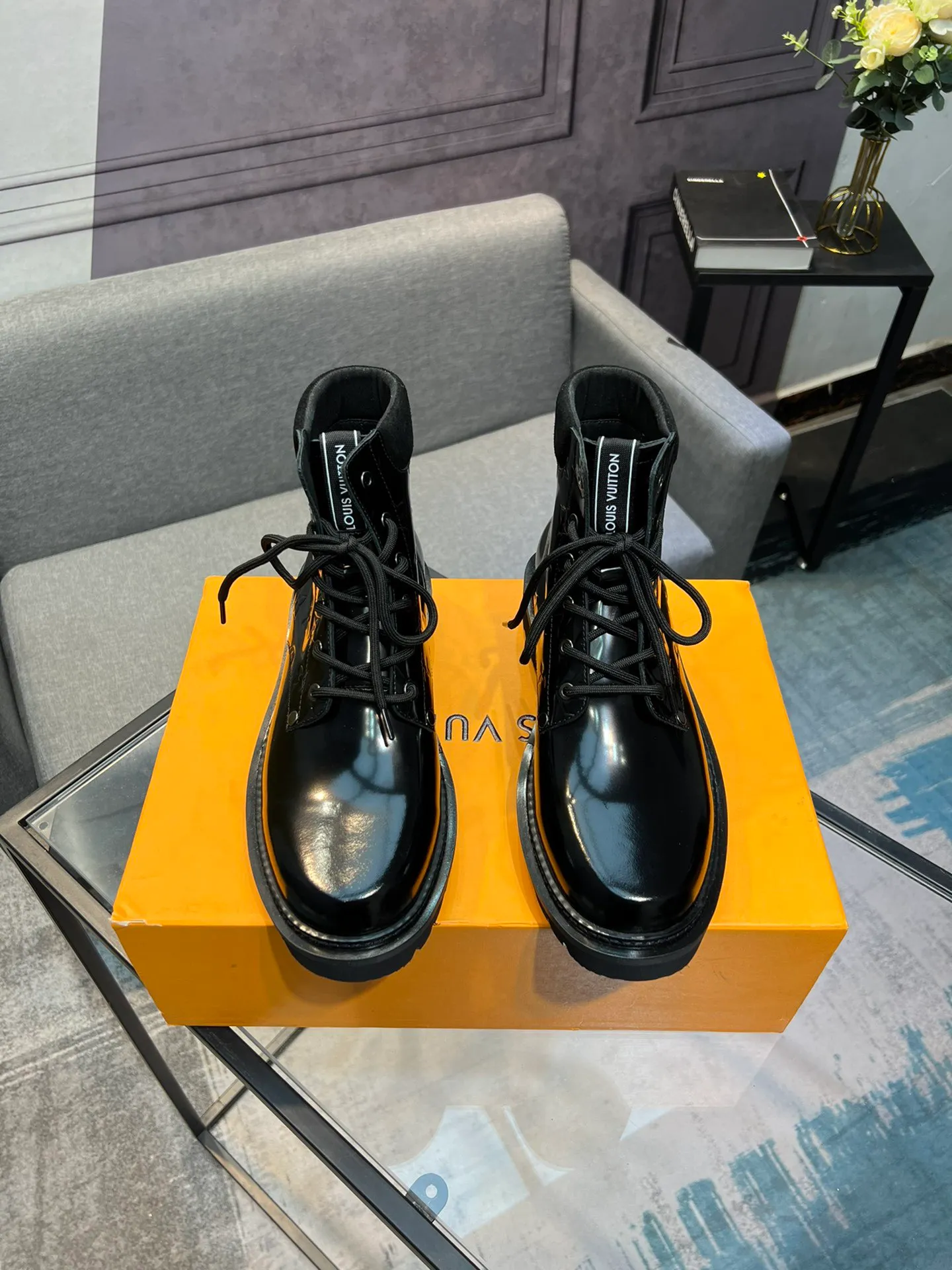 Men's shoes 💰900 L Home - the latest LV men's business casual boots, luxury and nobility are a must, all made of imported original first-layer cowhide, just to create a more comfortable wearing experience, ➕top imported water-dyed full cow lining, original high wear-resistant outsole! 👏👏 Size: Male 39-44; (38 45 46 customized)